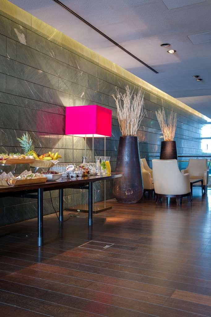 Radisson Blu Media Harbour Hotel, Dusseldorf